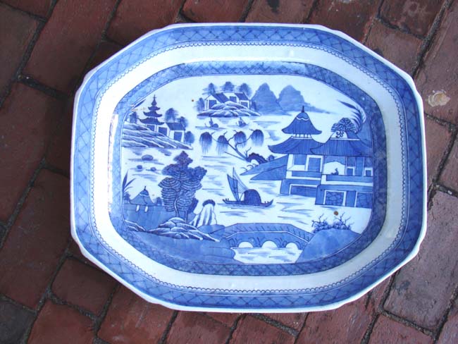 An extremely large early 19th century Chinese Export Porcelain CANTON octagonal serving platter